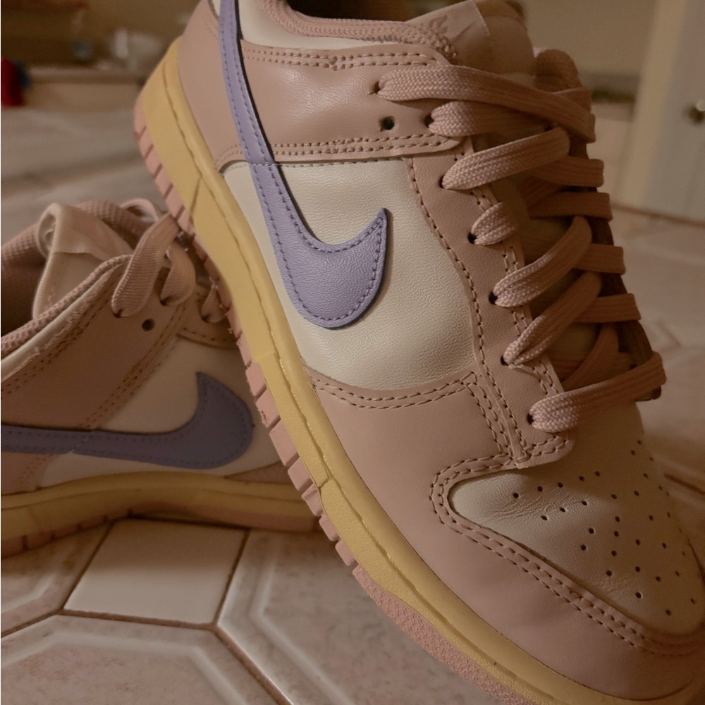 Light pink oxford low Nike dunks.  I omens 8/ men’s 6